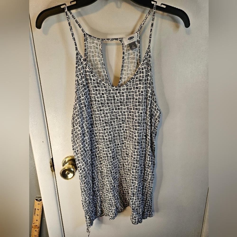 Old Navy Women's Size medium Sleeveless Abstract Top